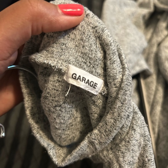 Grey backless long sleeve. - Picture 3 of 4